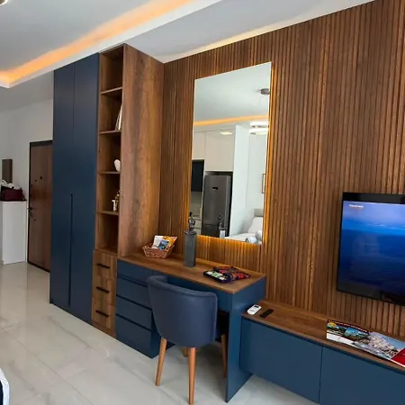 Modern With Pool דירה *