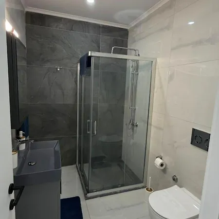 Modern With Pool דירה *