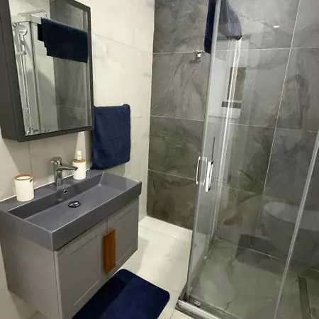 Modern With Pool דירה Dherinia