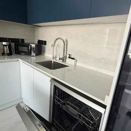 Modern With Pool דירה Dherinia
